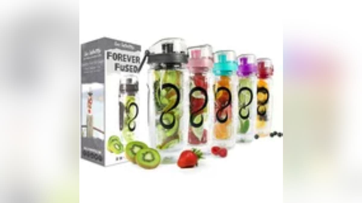 Flavor water with fruits.