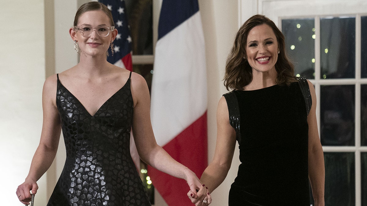 Jennifer Garner, Ben Affleck's daughter Violet's graduation leaves