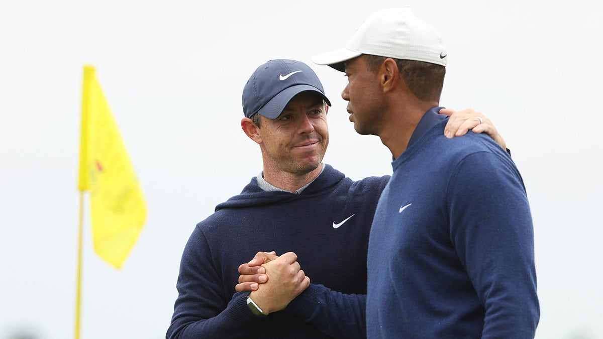 Rory McIlroy shakes hands with Tiger Woods