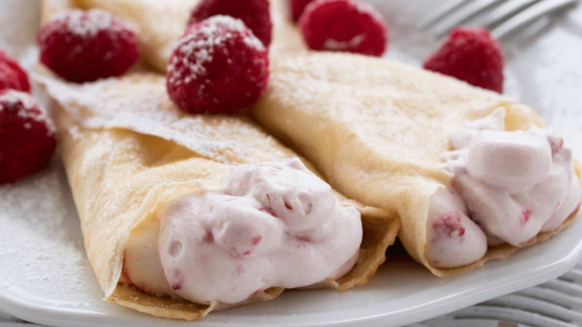 raspberry-cream-buttermilk-crepes-recipe