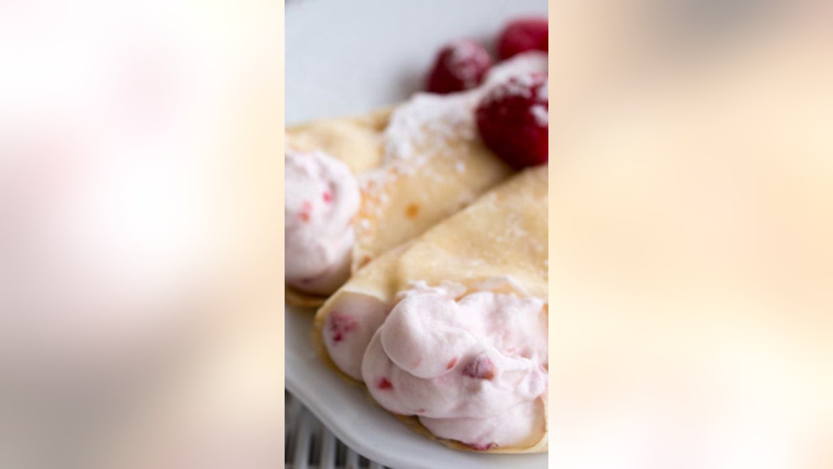 raspberry-creme-crepes-mother's-day