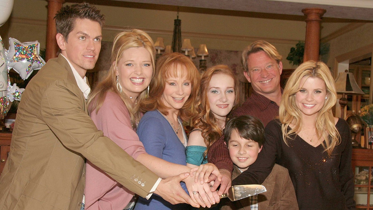 The cast of "Reba" celebrating the show's 100th episode