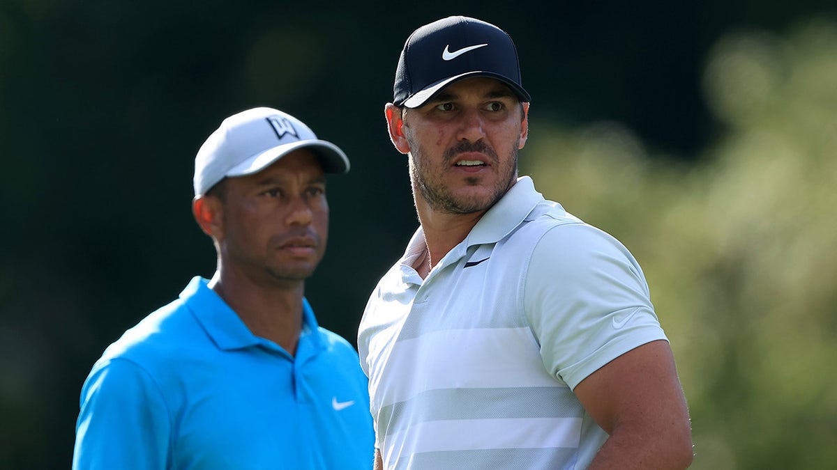 Brooks Koepka and Tiger Woods on the green