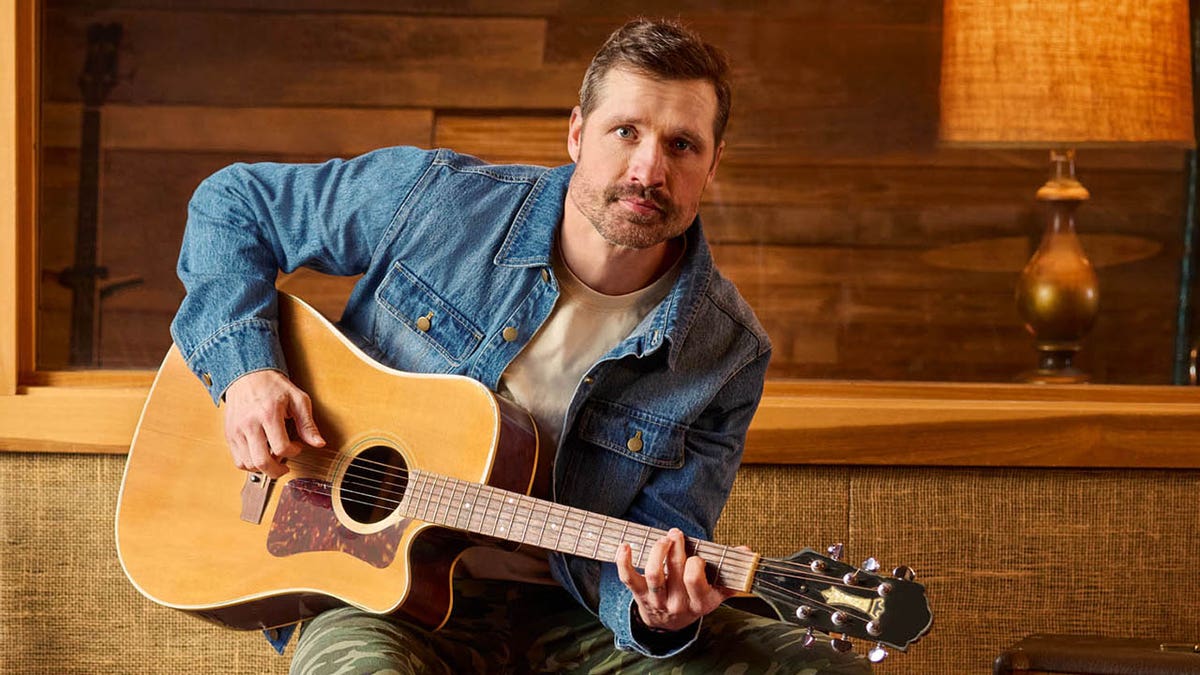 walker hayes holding a guitar