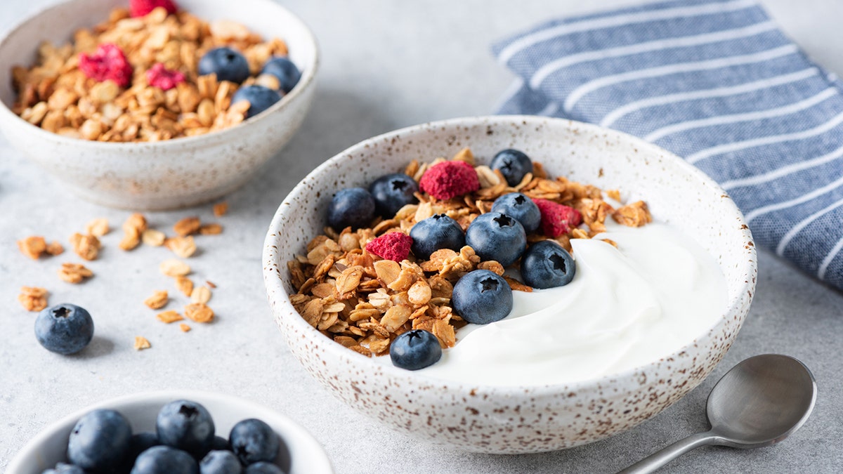 yogur con fruta y avena