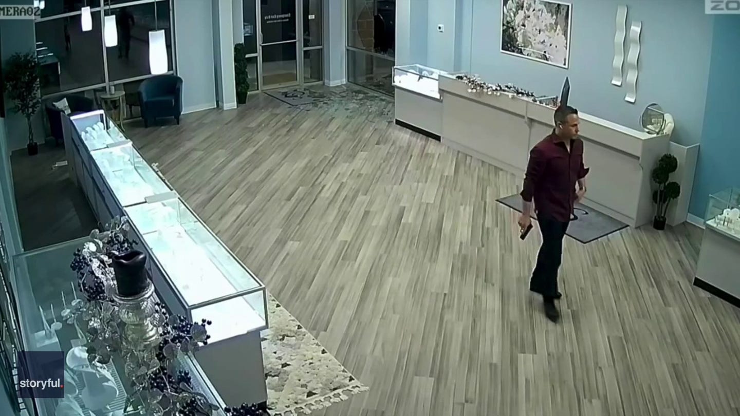 Air Force Veteran Heroically Thwarts Jewelry Heist