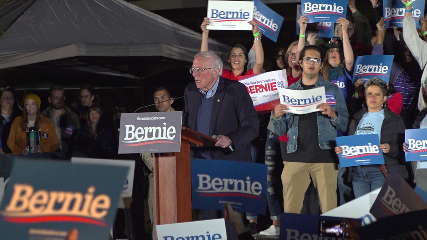 Bernie Sanders Pushes for a 32-Hour Workweek