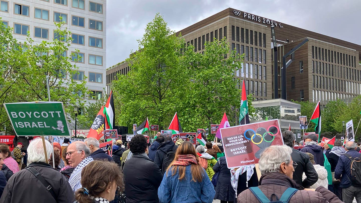 Protests Erupt in Paris Demanding Boycott of Israel in Olympics Amidst Russia Ban