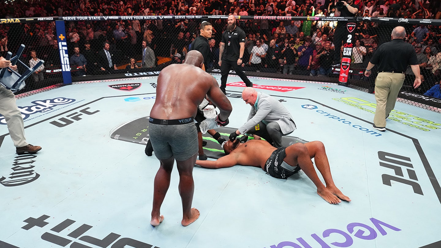 UFC star Derrick Lewis moons crowd, throws cup at media after knockout win