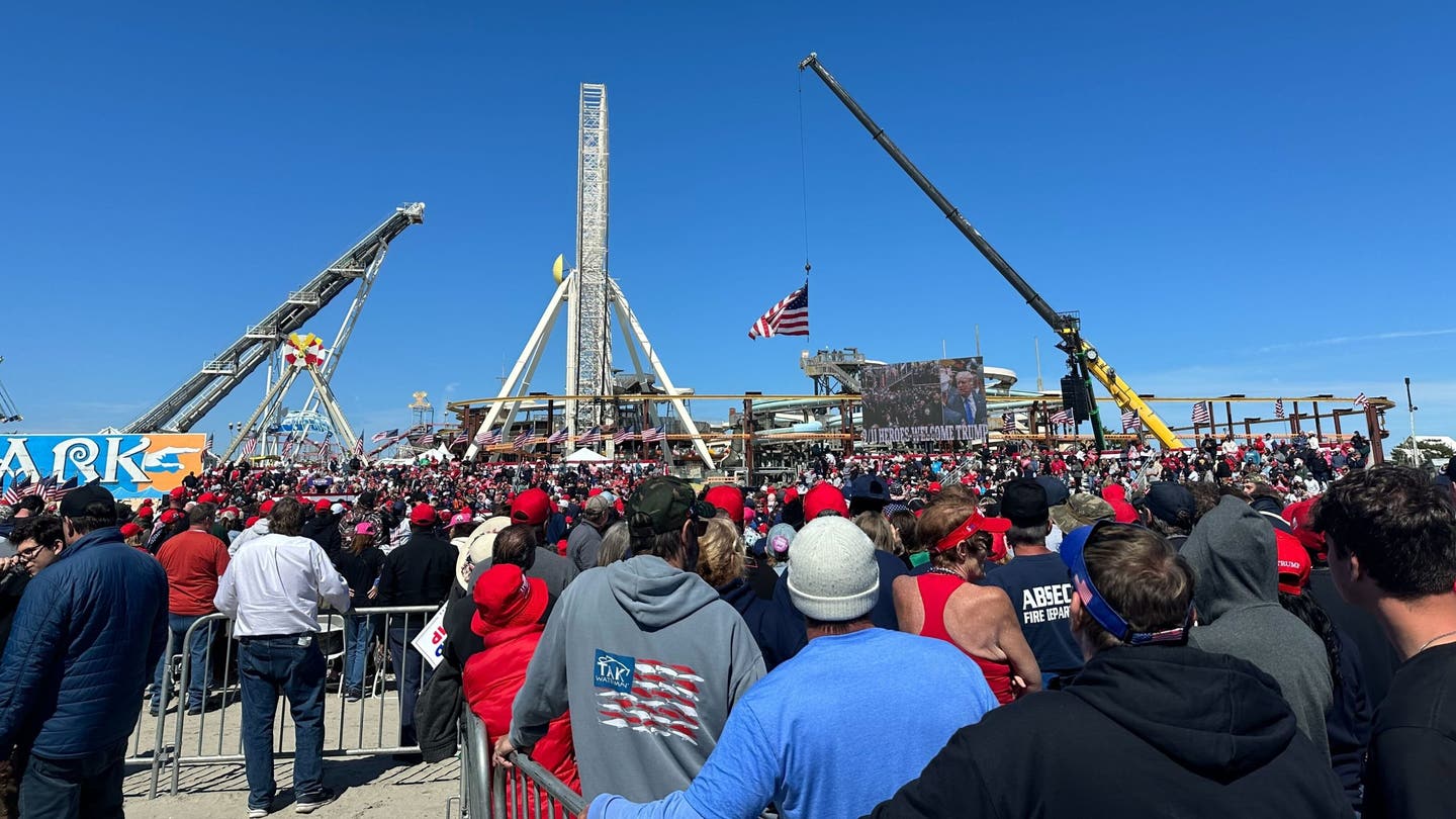 Trump Rallies Supporters in New Jersey as the GOP Front-Runner Faces Legal Battles