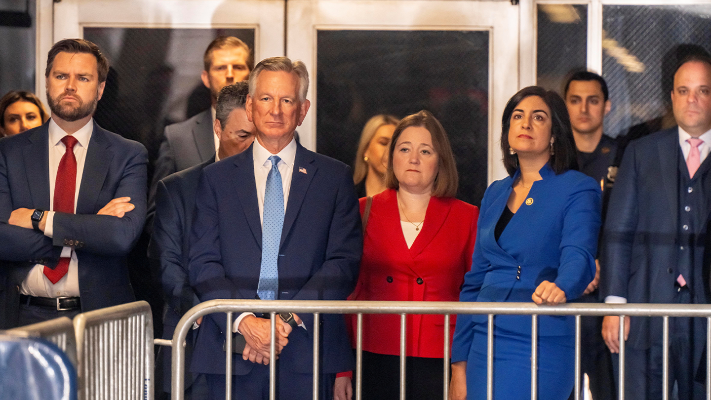 Potential 2024 Trump VP picks show up to court in solidarity