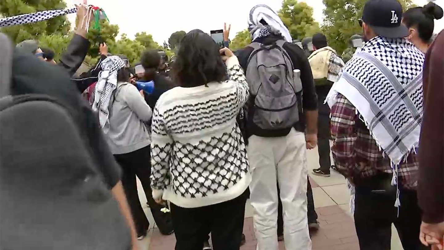 University issues warning to campus as hundreds of anti-Israel agitators clash with police