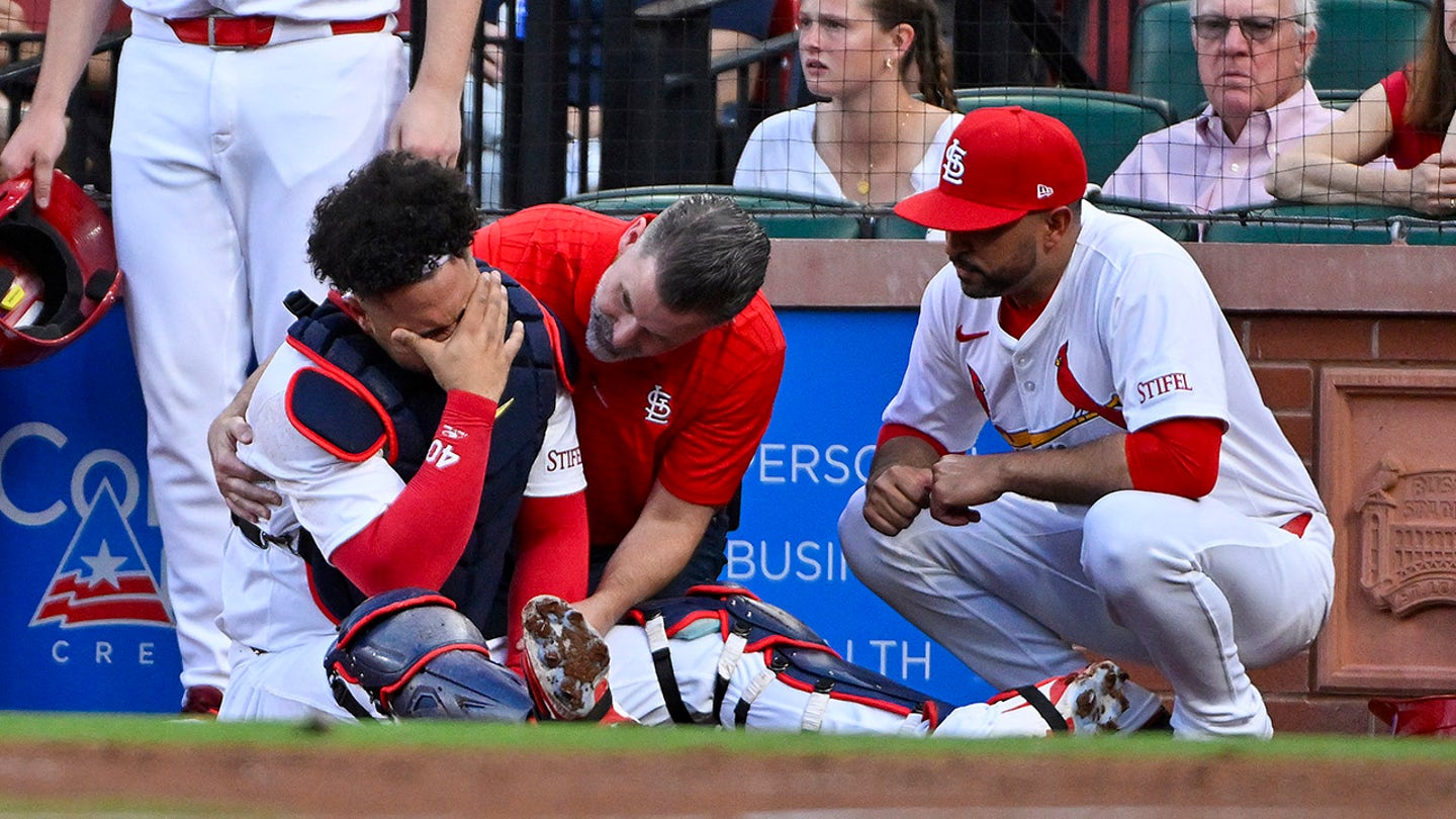 Willson Contreras Suffers Freak Arm Break in Catcher's Interference Accident