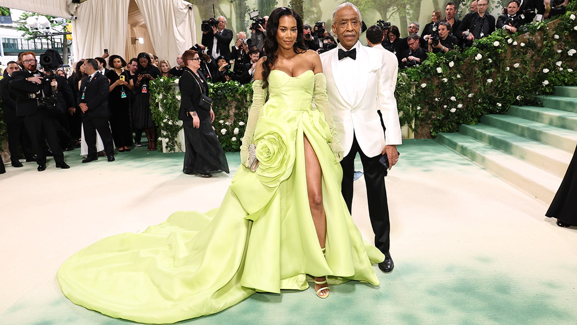 Al Sharpton wears black bowtie to Met Gala.