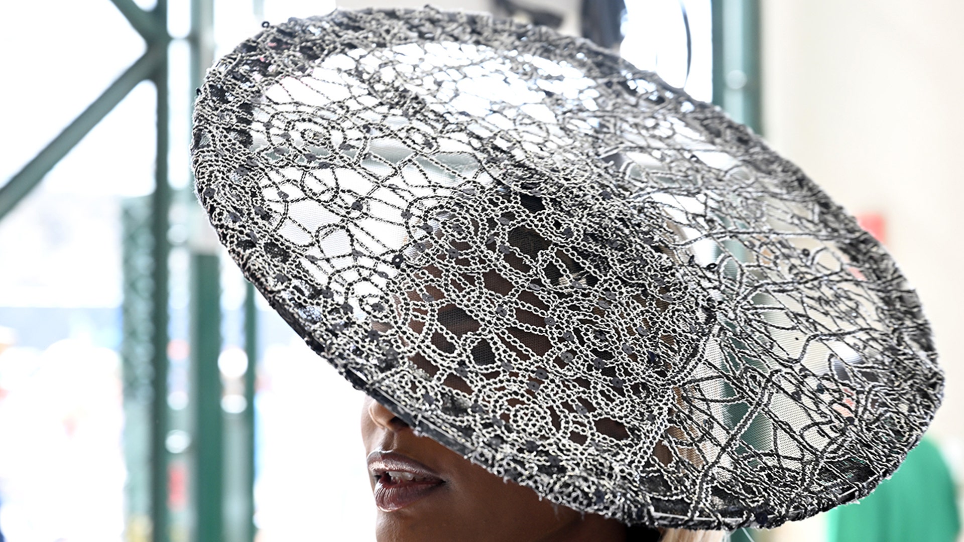 silver-disc-KY-derby-hat