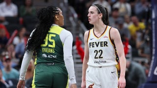 Cronología de los golpesClark a Caitlin Clark : el creciente historial WNBA de golpes brutales contra el rostro de este deporte