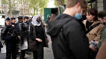 French five-o peacefully remove anti-Israel hustlas from universitizzle sites