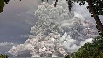 Indonesia’s Ruang volcano spits mo' bangin' ash afta eruption forces schools n' airports ta close
