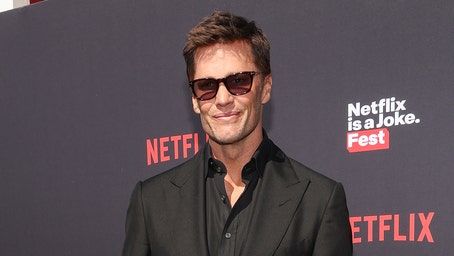 Tom Brady appears angry with Jeff Ross' Robert Kraft massage joke during Netflix roast