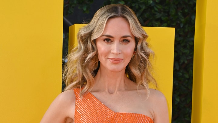 ‘Oppenheimer’ stars Matt Damon, Emily Blunt ‘love living in the same building’