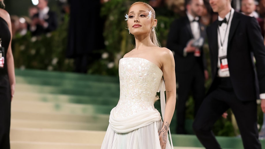 Ariana Grande at the Met Gala 2024 red carpet in a corseted custom Loewe dress.