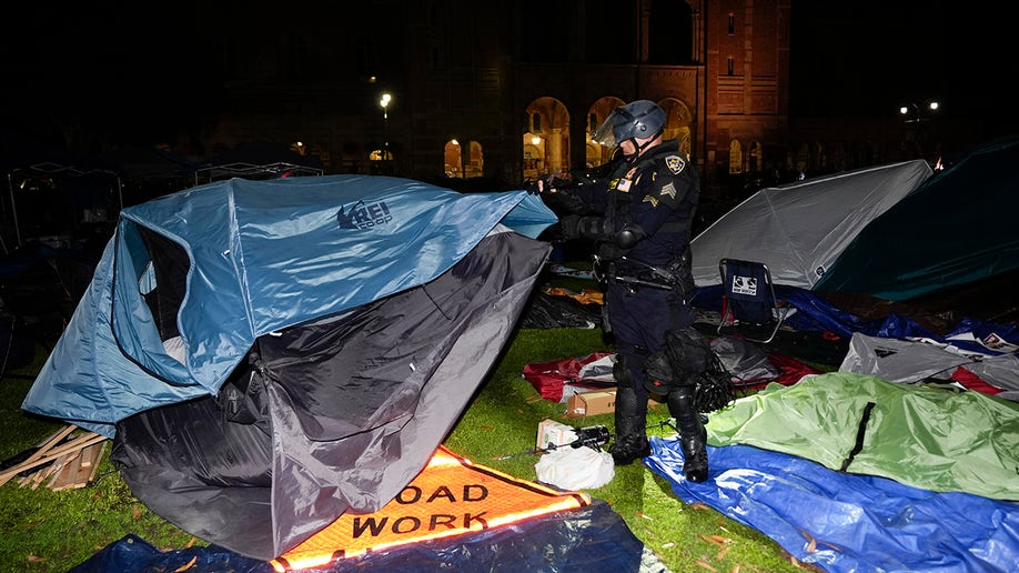 Police remove tents from UCLA protest