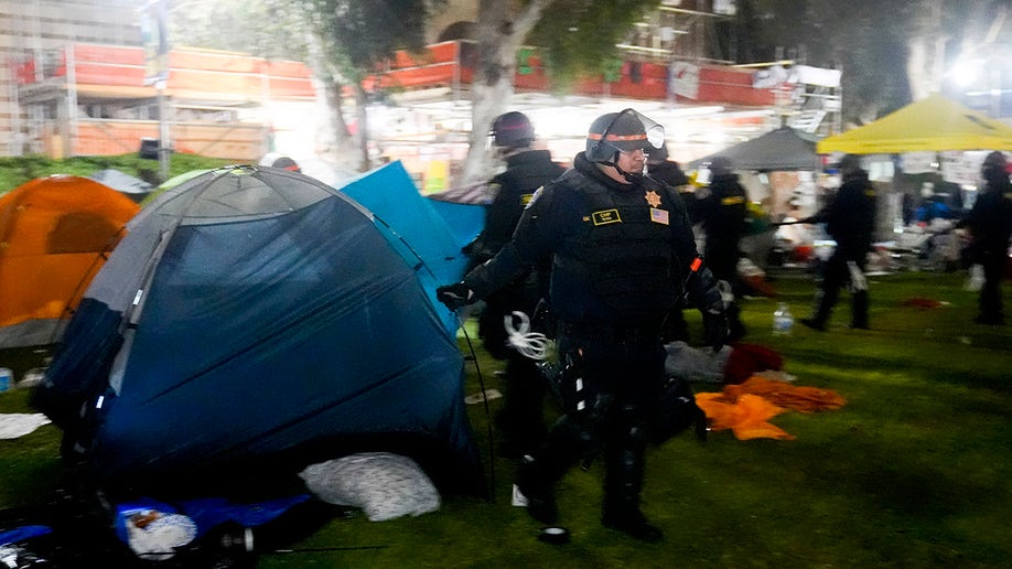 Officers remove anti-Israel encampment at UCLA