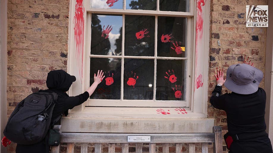 Vandalizado el edificio del Canciller