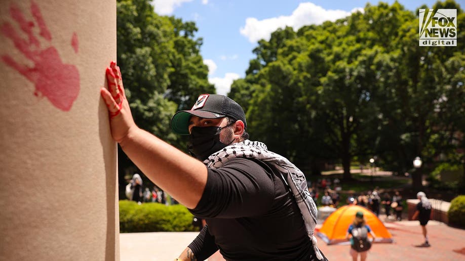 Vandalizado el edificio del Canciller