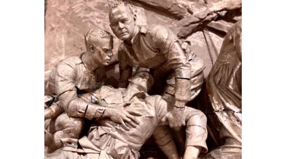 WWI sculpture shows soldiers in action