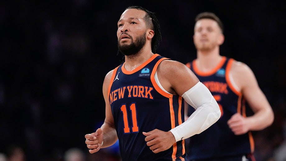 Jalen Brunson battles through foot injury to lead Knicks over Pacers in Game 2