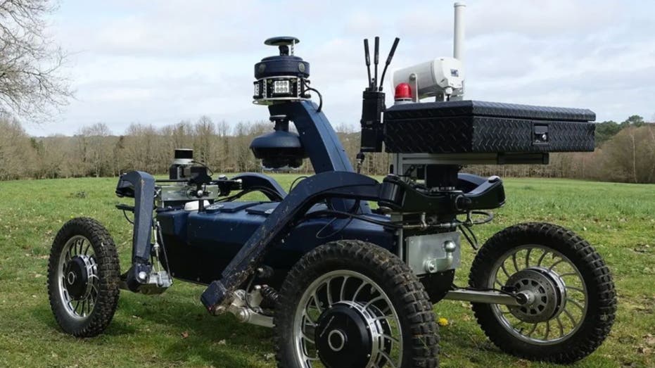 Is this 4-wheel security robot about to replace human security guards?