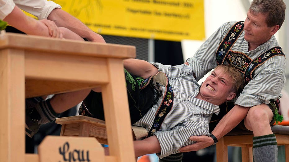 Fingerhakeln frenzy: Bavarian men grapple for victory in Germany’s finger wrestling championship