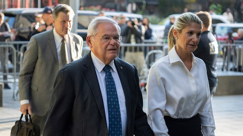 US v Menendez: Dem senator’s corruption trial kicks off with surprising delay