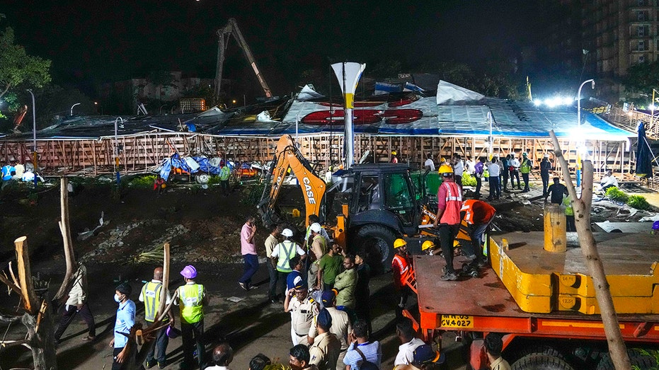 Billboard collapses onto group of pedestrians, killing at least 14