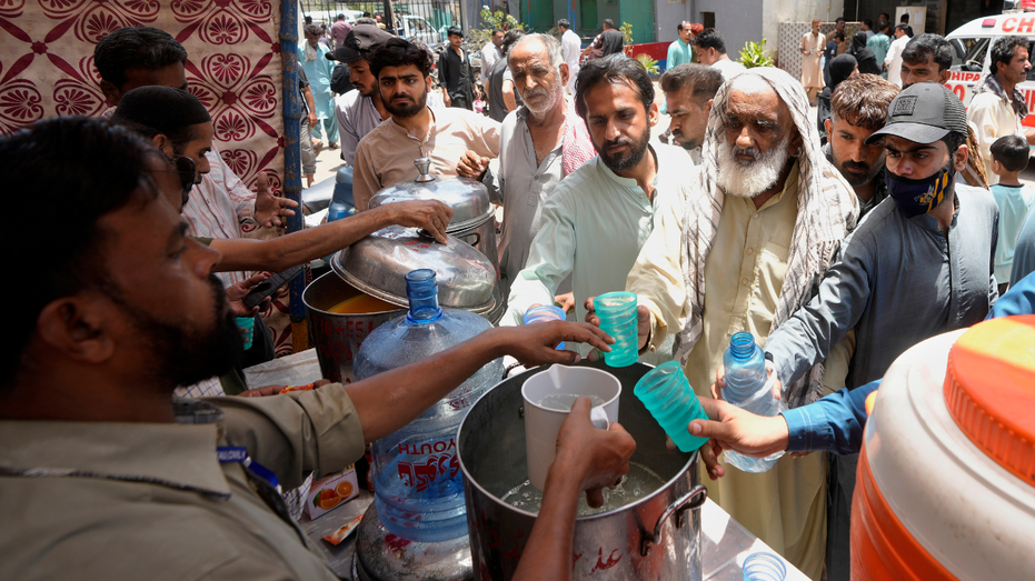 Hundreds treated for heatstroke in Pakistan as country faces severe heat wave