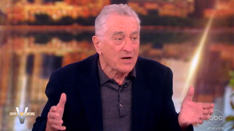 Robert De Niro warns on ‘The View’ that Trump could return to power like Hitler or Mussolini