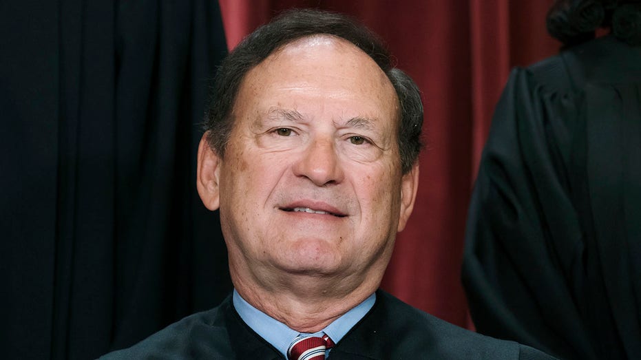 Alito says wife displayed upside-down flag after argument with insulting neighbor