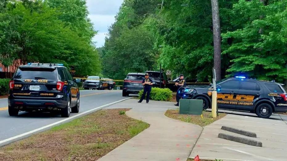 <div></noscript>Georgia college student killed by 'armed intruder' on campus</div>
