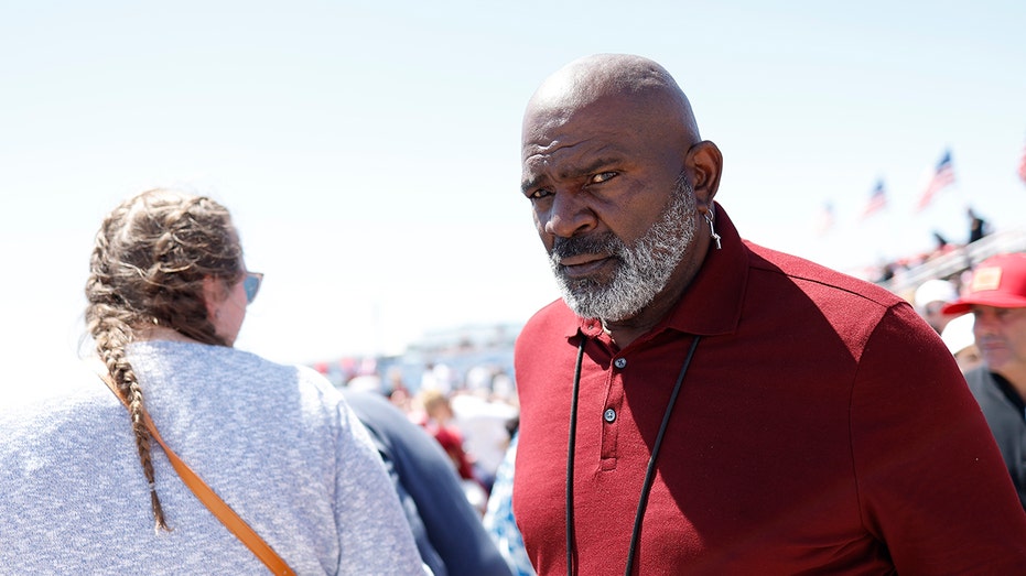 Giants legends Lawrence Taylor, Ottis Anderson speak at Donald Trump’s Jersey Shore campaign rally