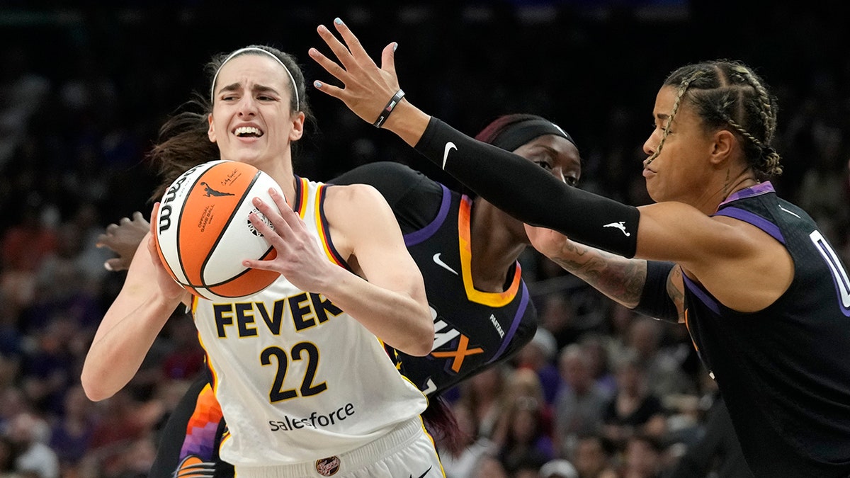 Caitlin Clark looks to pass