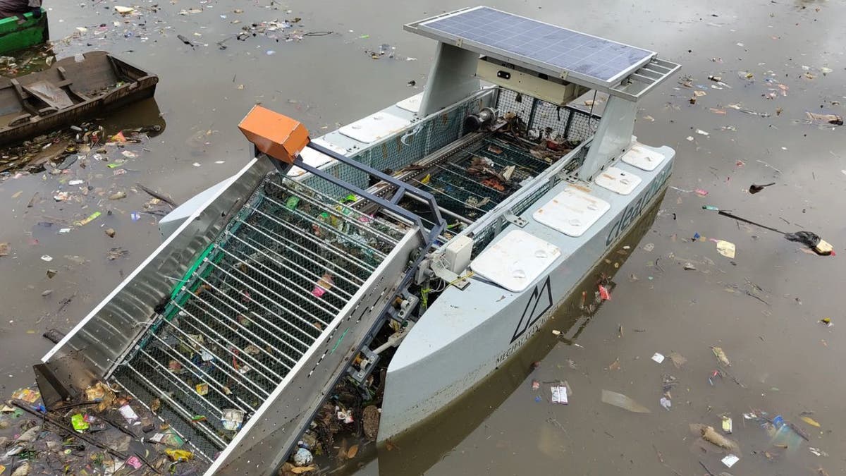 Autonomous garbage-eating robot boat wages war on waterway waste
