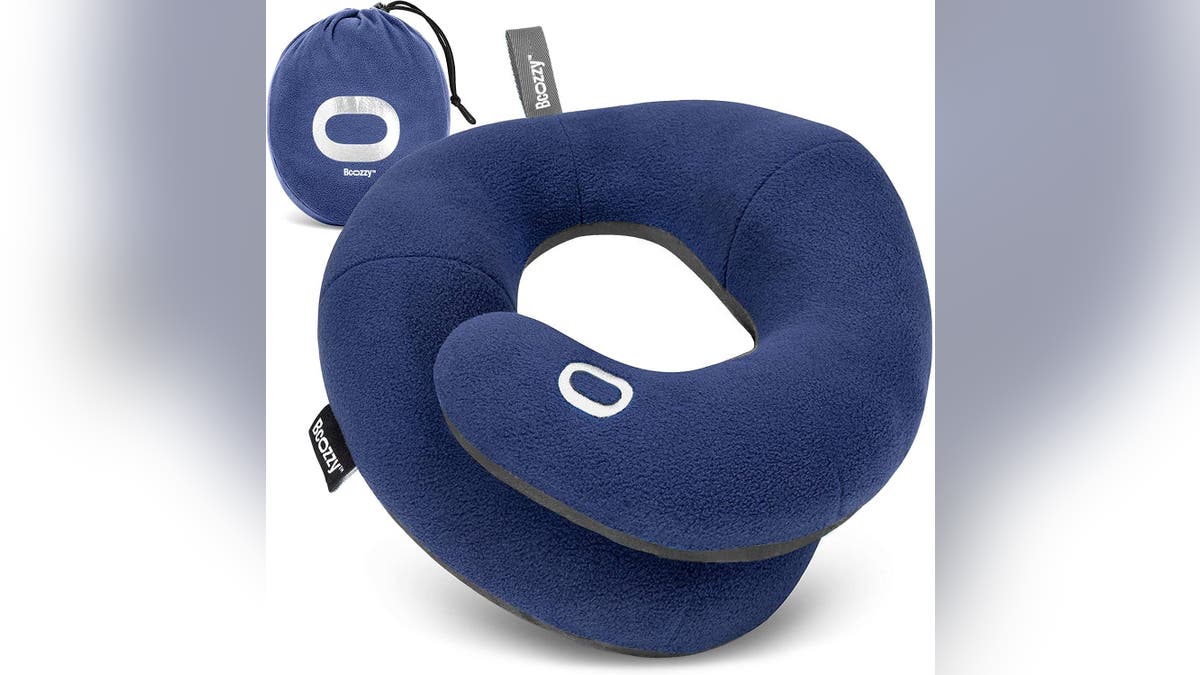 Sleep even while sitting up when you use a neck pillow. 