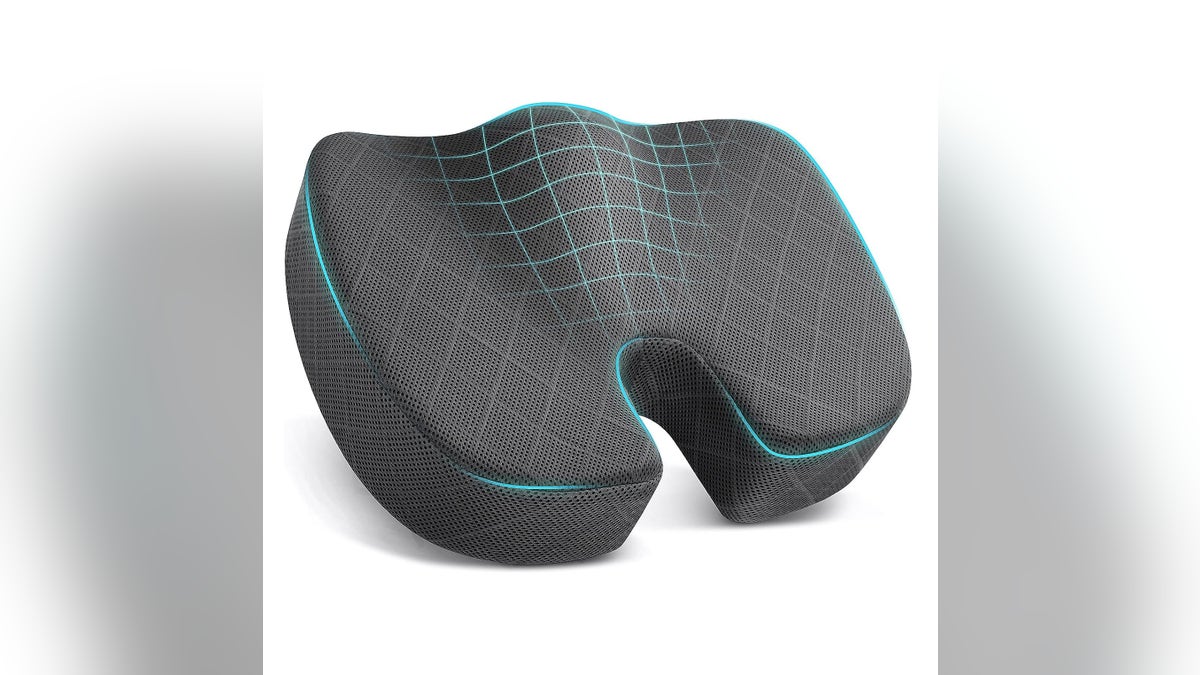 Make the car seat more comfortable with a seat pad. 