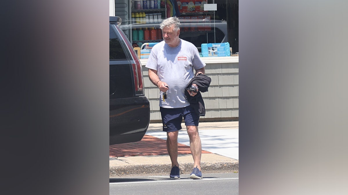 Alec Baldwin spotted shopping at a hardware store