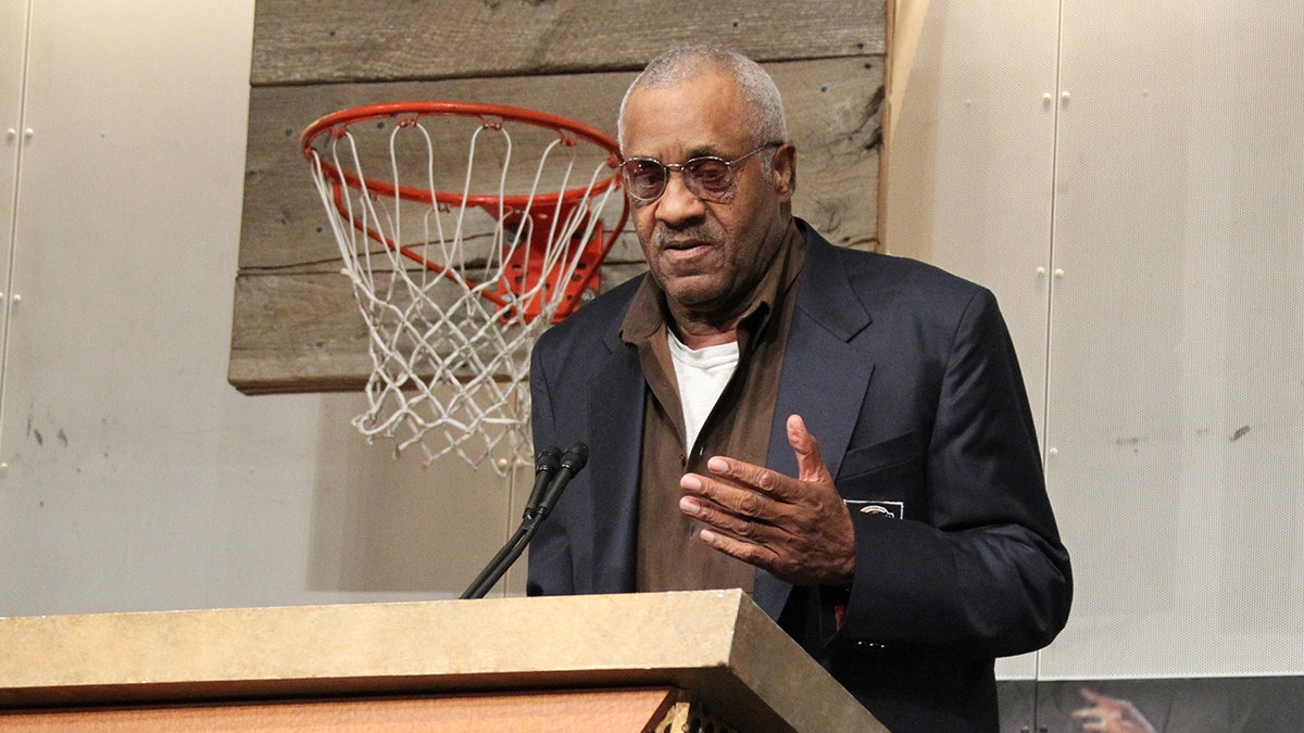 Basketball Hall of Famer Chet Walker dead at 84 | Fox News