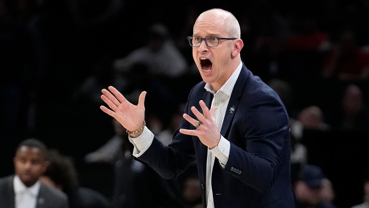 Lakers made 'compelling case' to take head coach job, Dan Hurley says | Fox  News