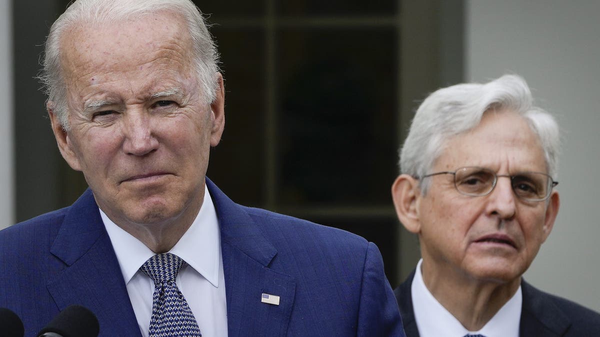 O presidente Biden e o procurador-geral Merrick Garland no Rose Garden da Casa Branca em 13 de maio de 2022. (Drew Angerer/Getty Images)