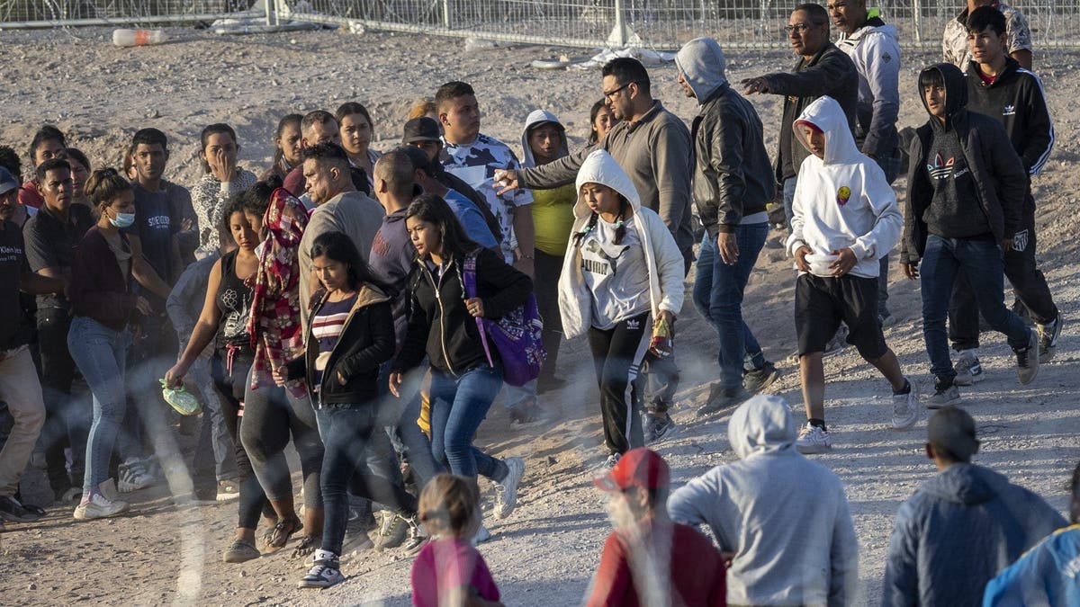 Aumentan los cruces de migrantes en la frontera sur antes del vencimiento del Título 42
