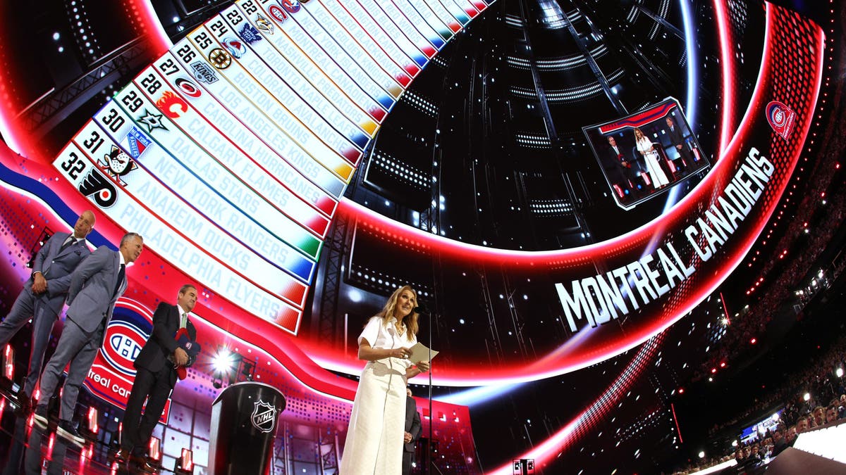 Wide shot of Celine Dion on stage during the Draft.